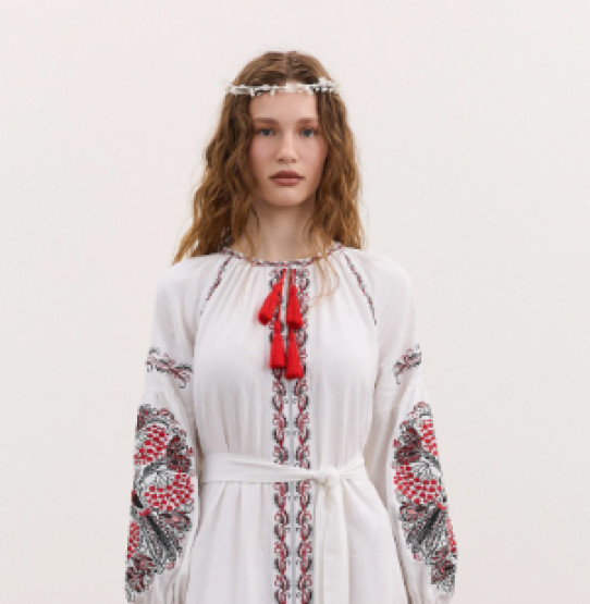 Осінні тренди в етномоді: сучасні вишиванки для стильних луків