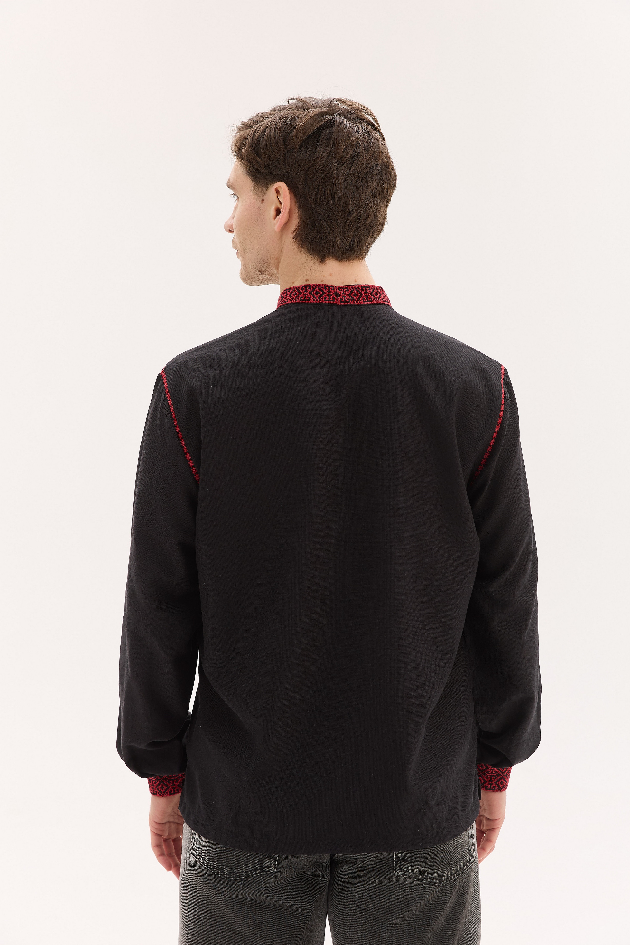 Чоловіча вишиванкам Володимир