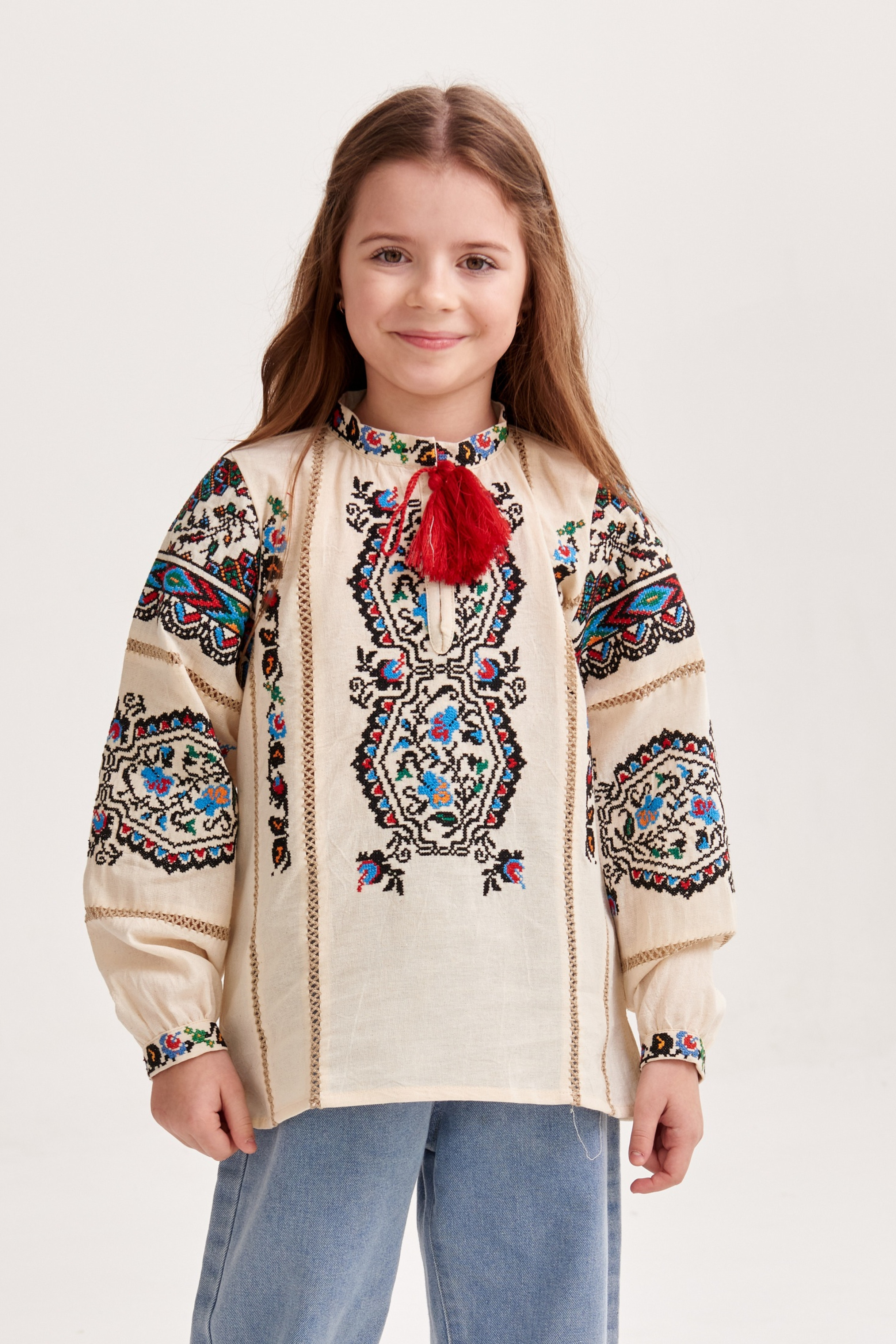 Вишита блуза для дівчинки Казка