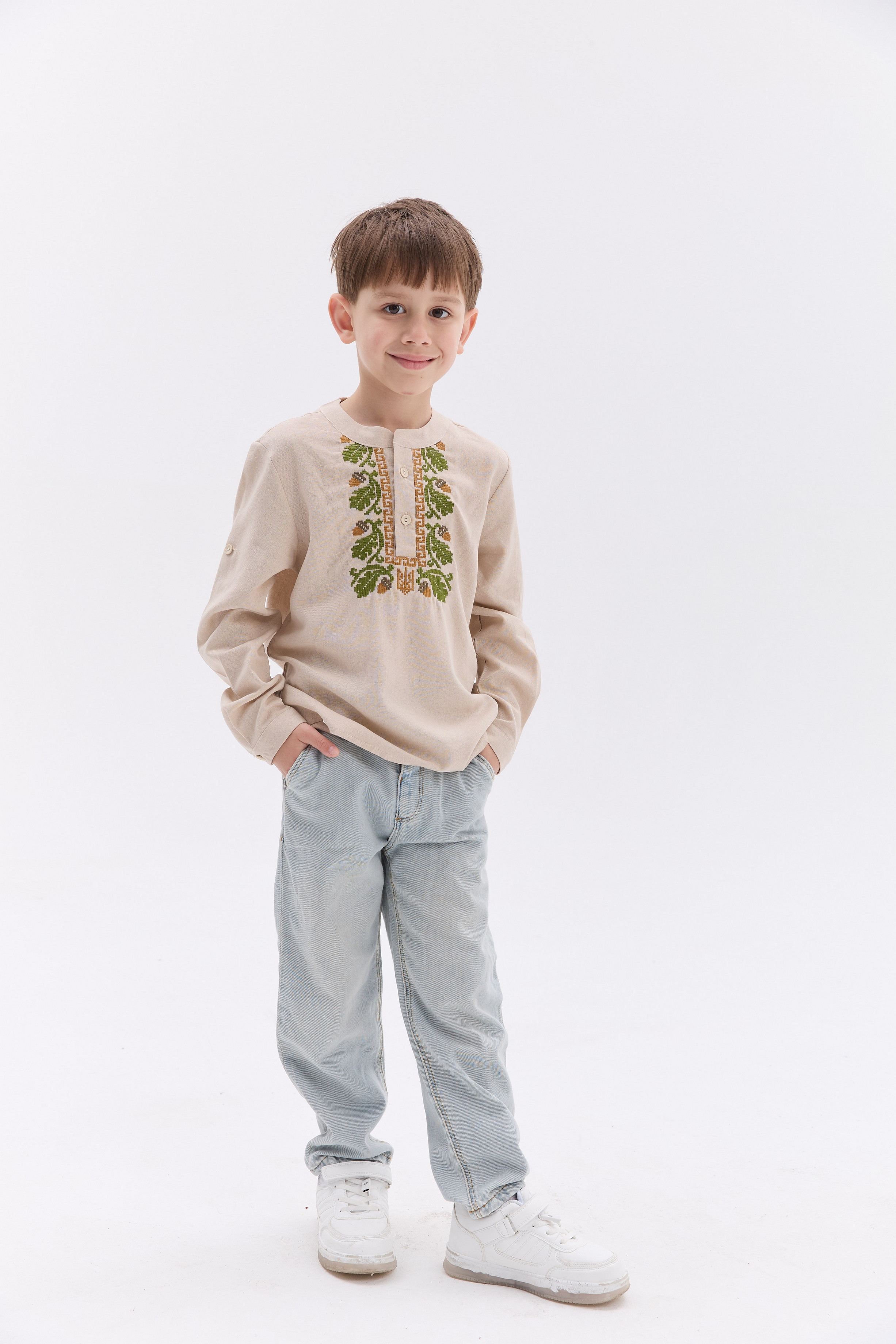 Вишиванка для хлопчика Дубок