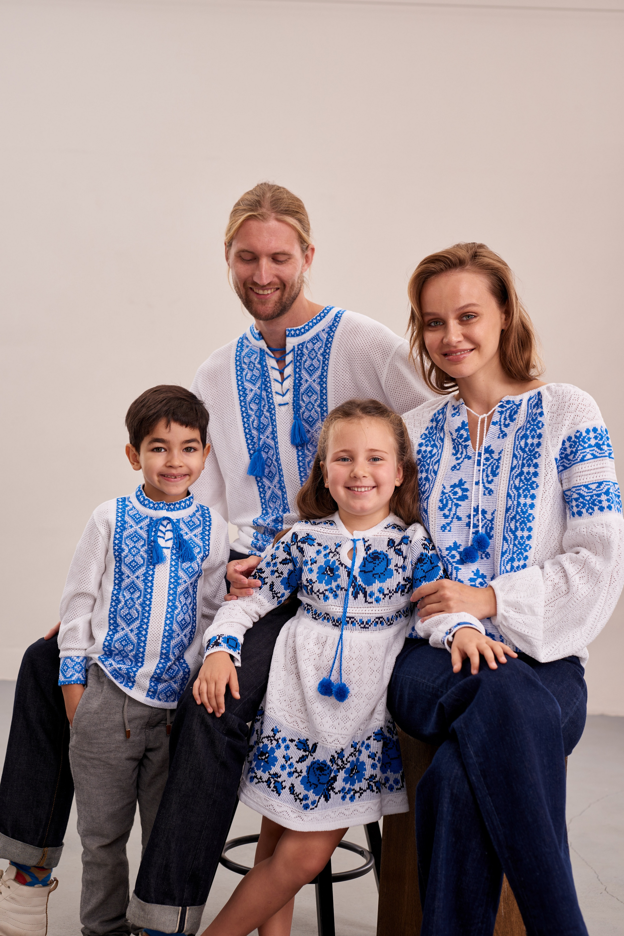 Комплект в'язаних вишиванок Світанок