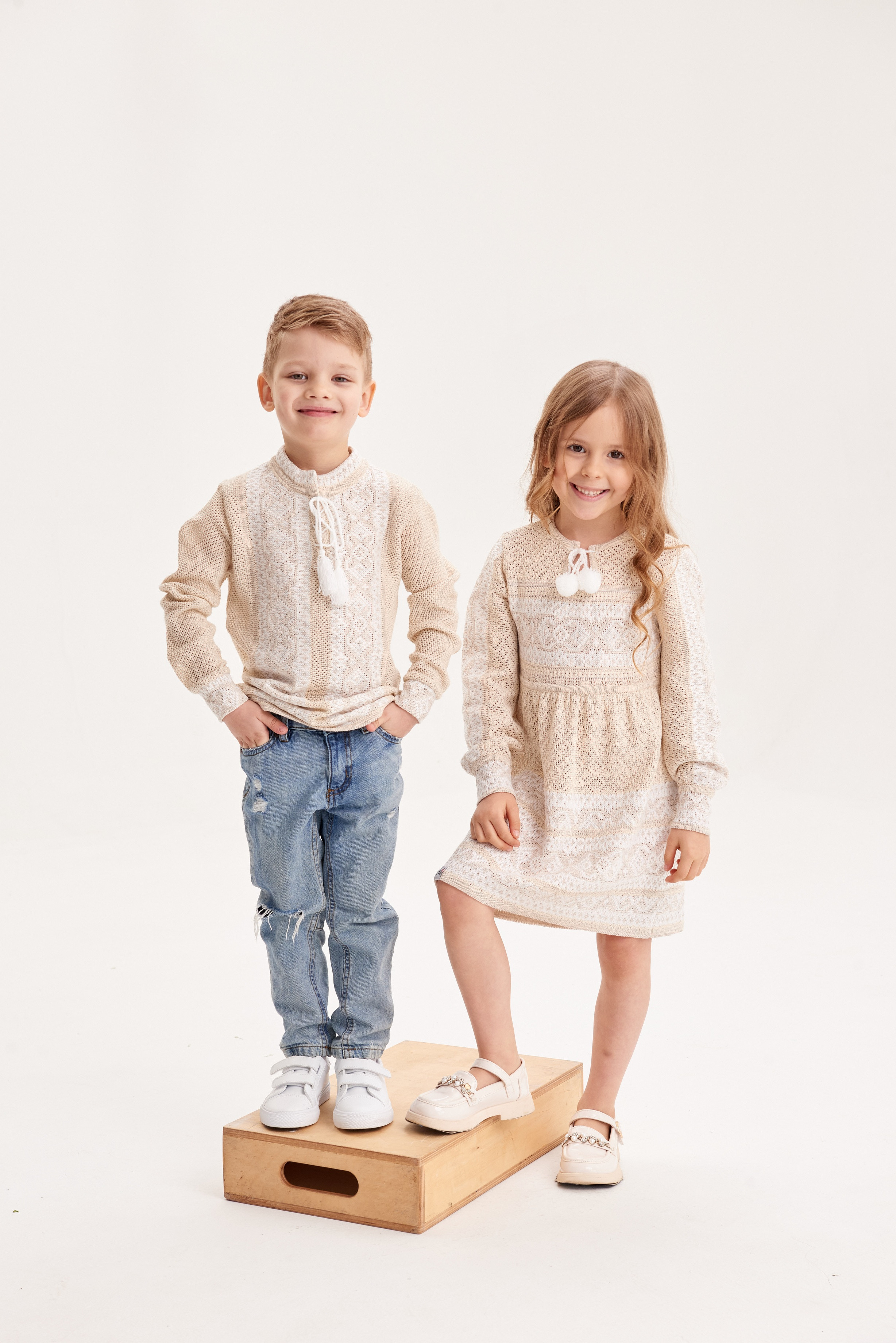 Дитячий комплект в'язаних вишиванок Сяйво