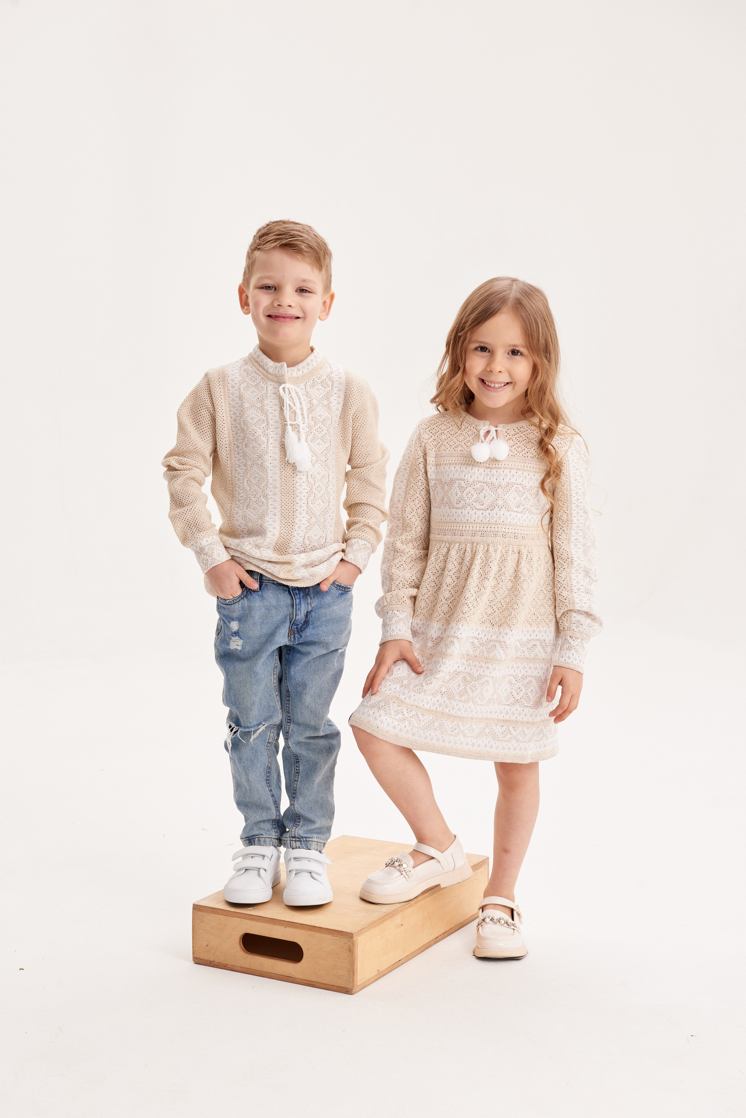 Дитячий комплект в'язаних вишиванок Сяйво