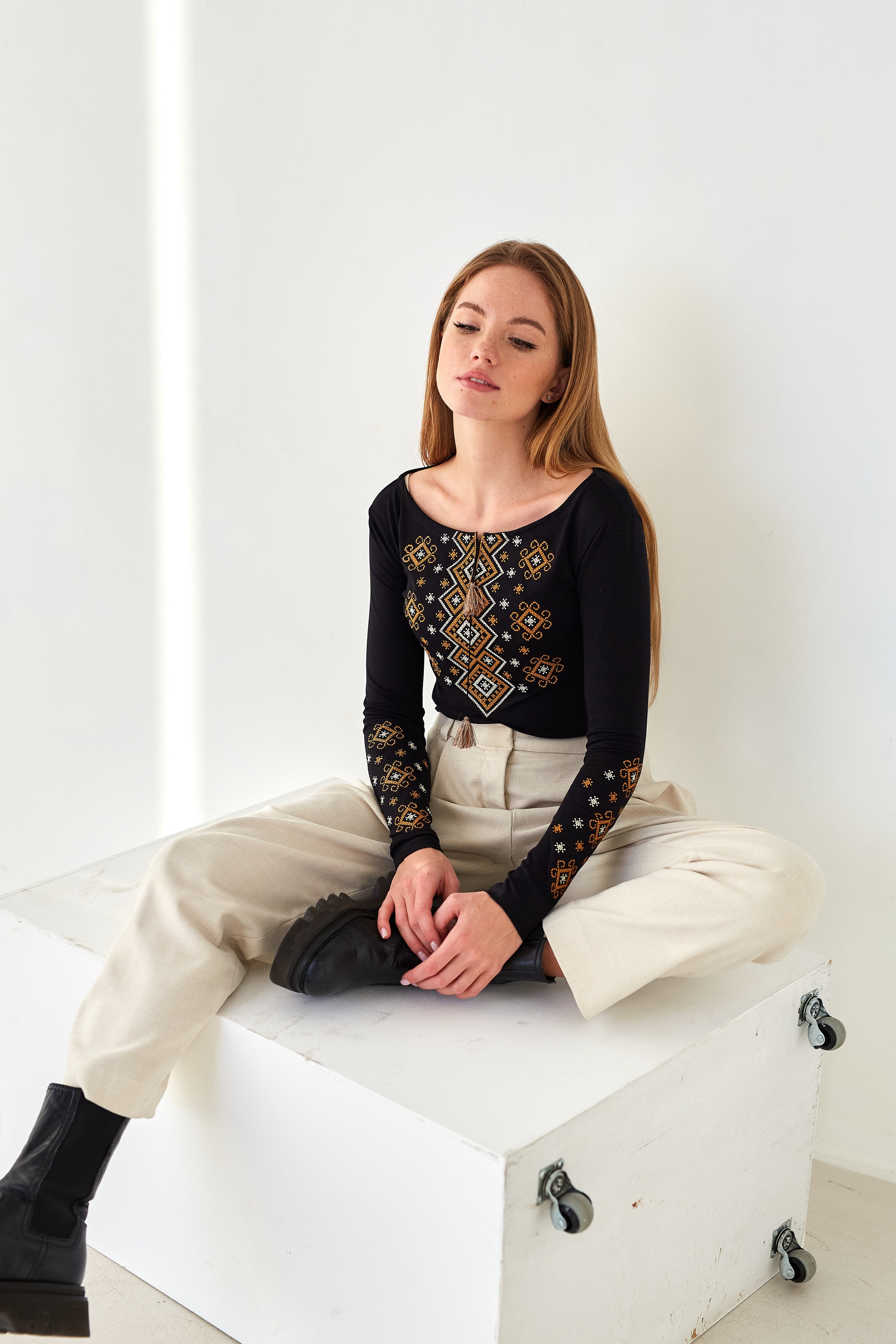 Жіноча трикотажна вишиванка Карпатський орнамент