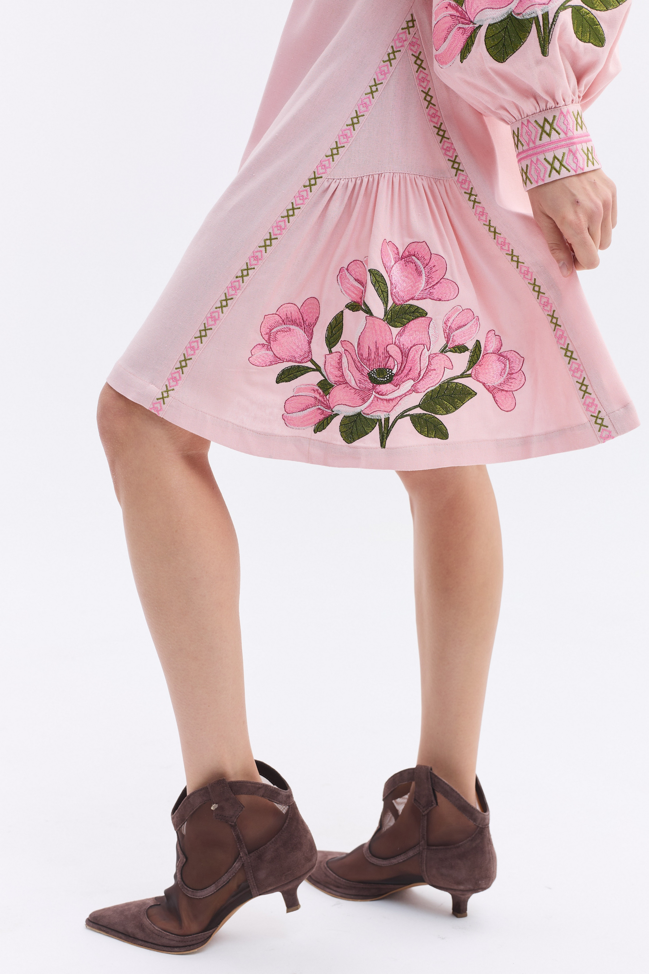 Вишита жіноча сукня Магнолія