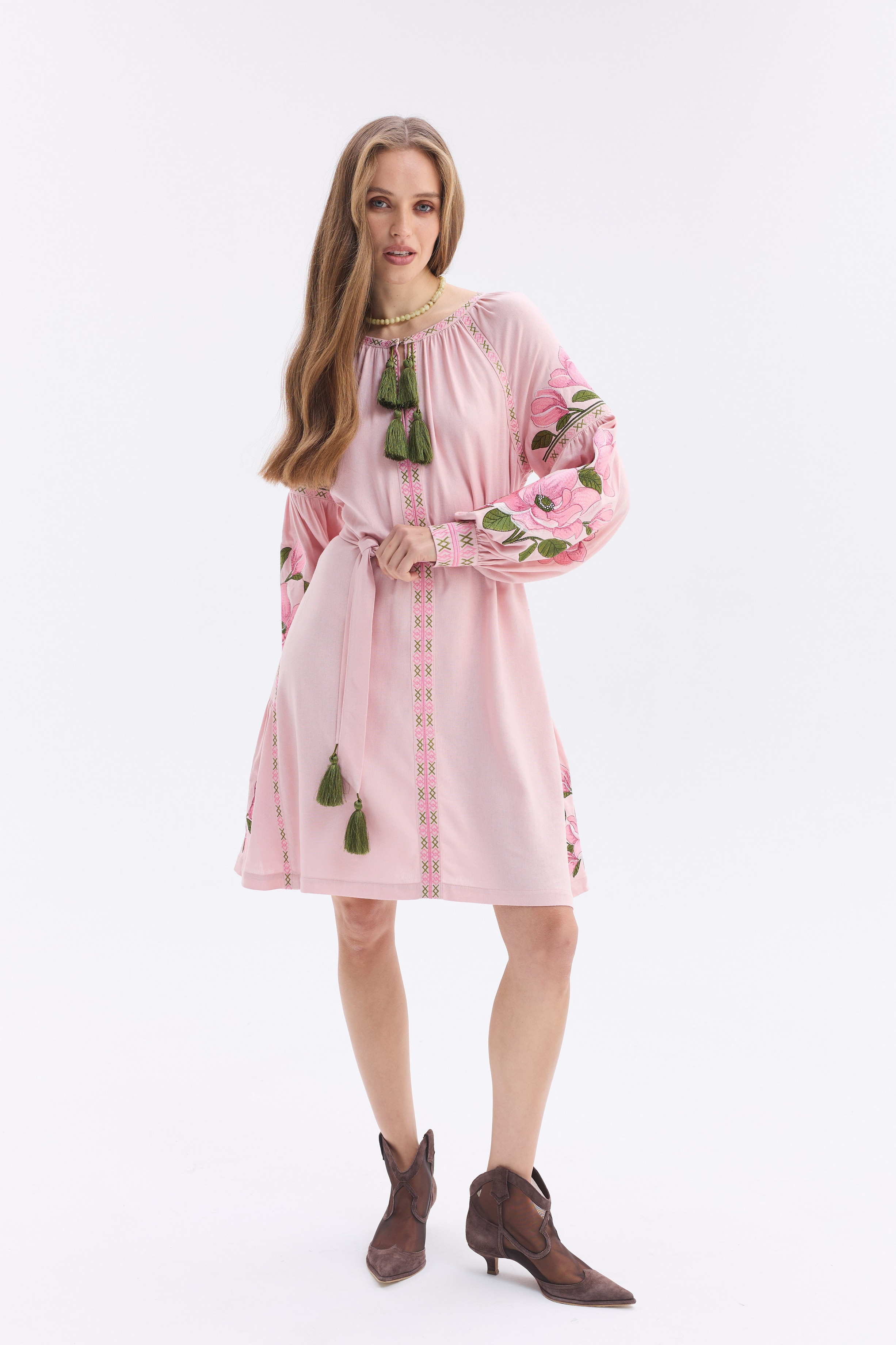 Вишита жіноча сукня Магнолія