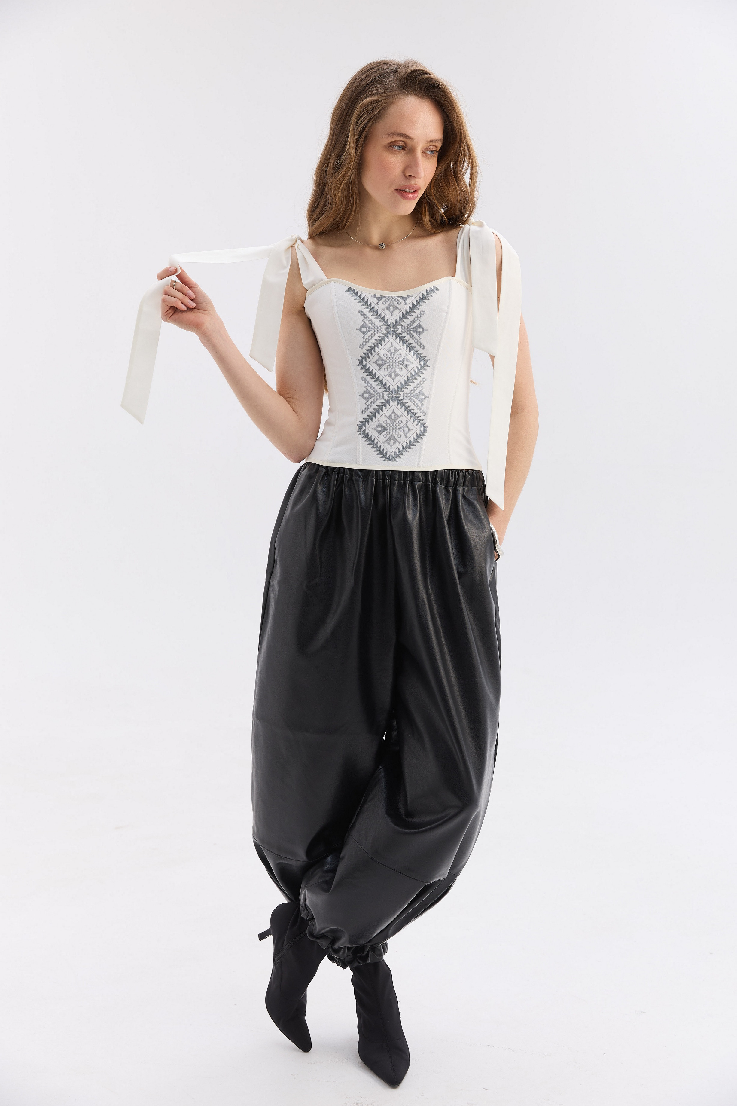 Вишитий жіночий топ зі шнурівкою Склянь