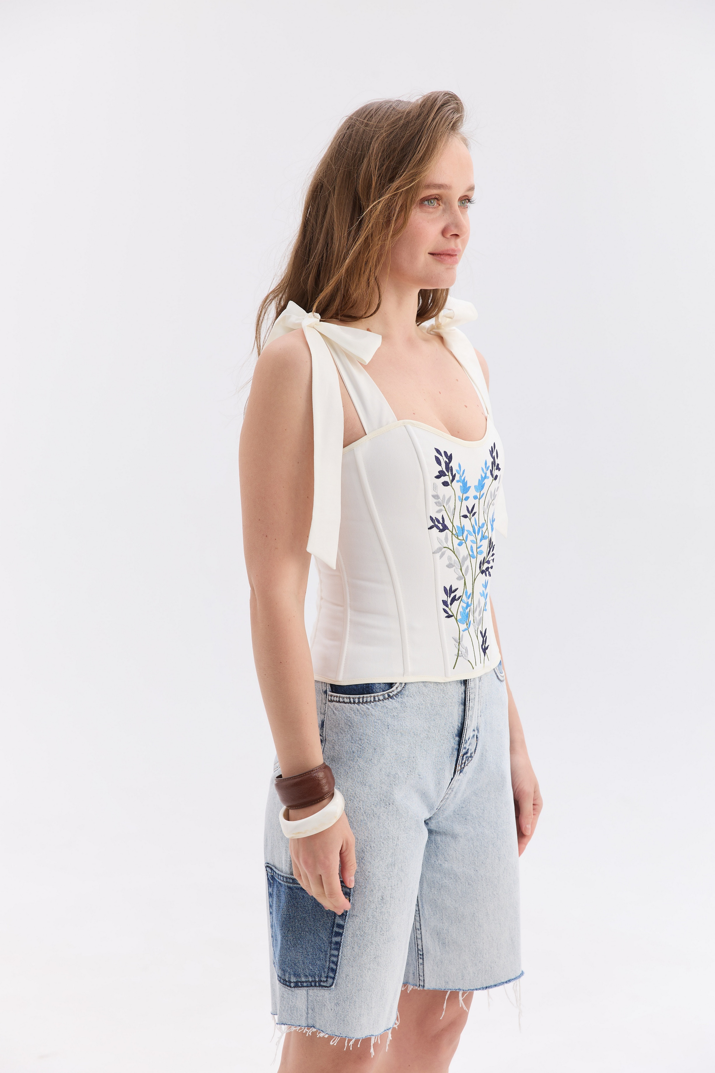 Вишитий жіночий топ зі шнурівкою Морозник