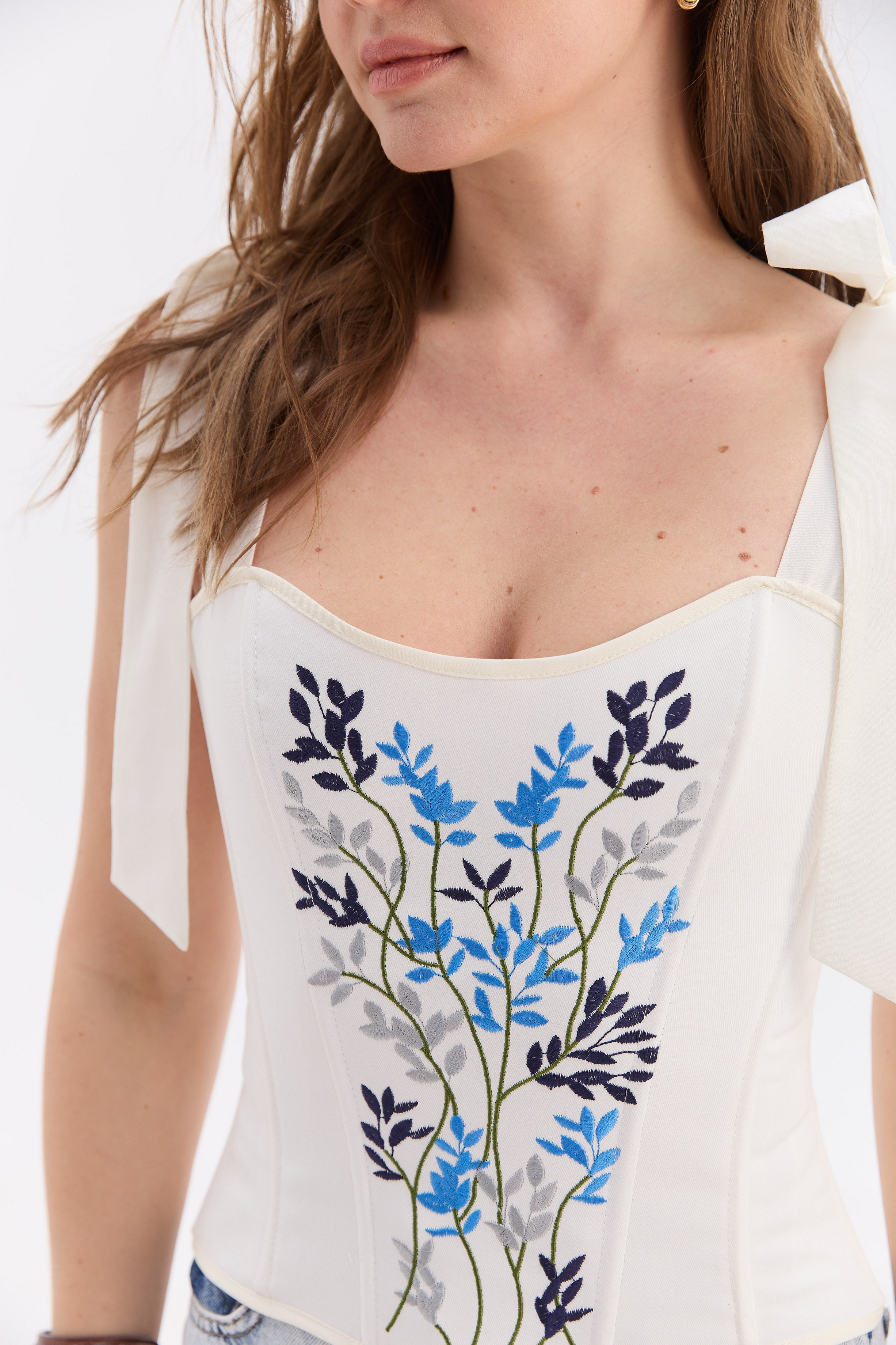 Вишитий жіночий топ зі шнурівкою Морозник