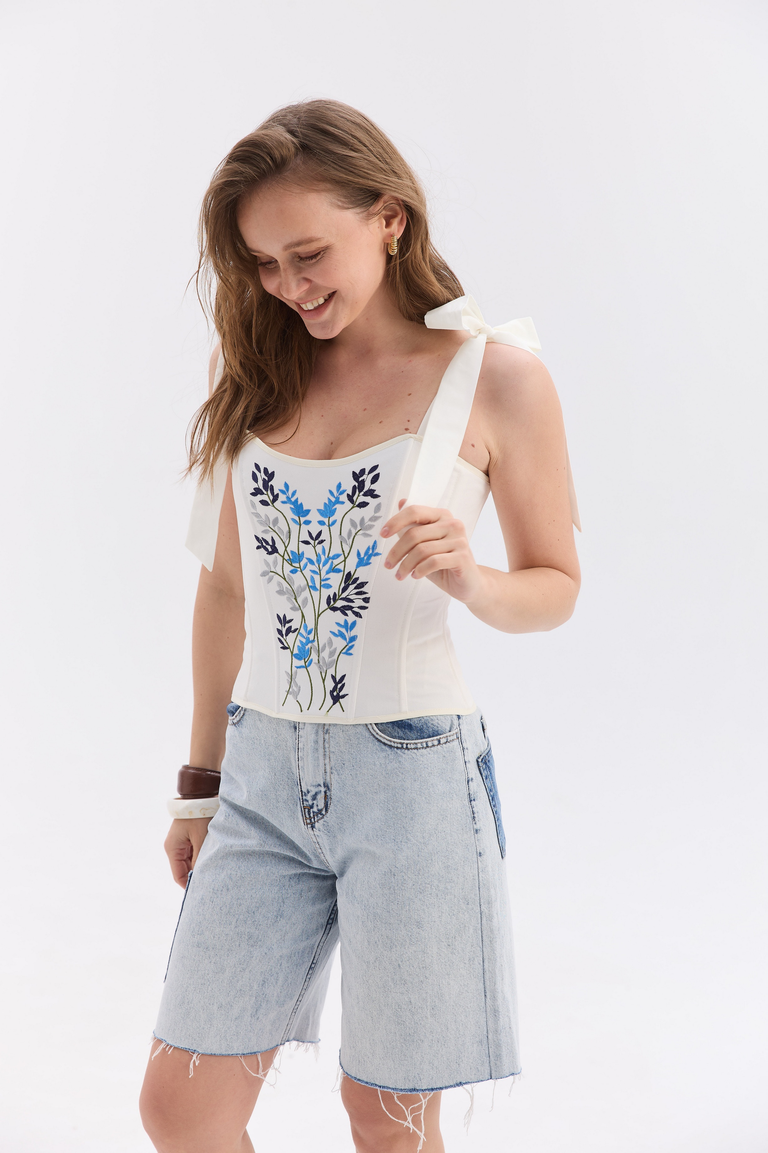 Вишитий жіночий топ зі шнурівкою Морозник