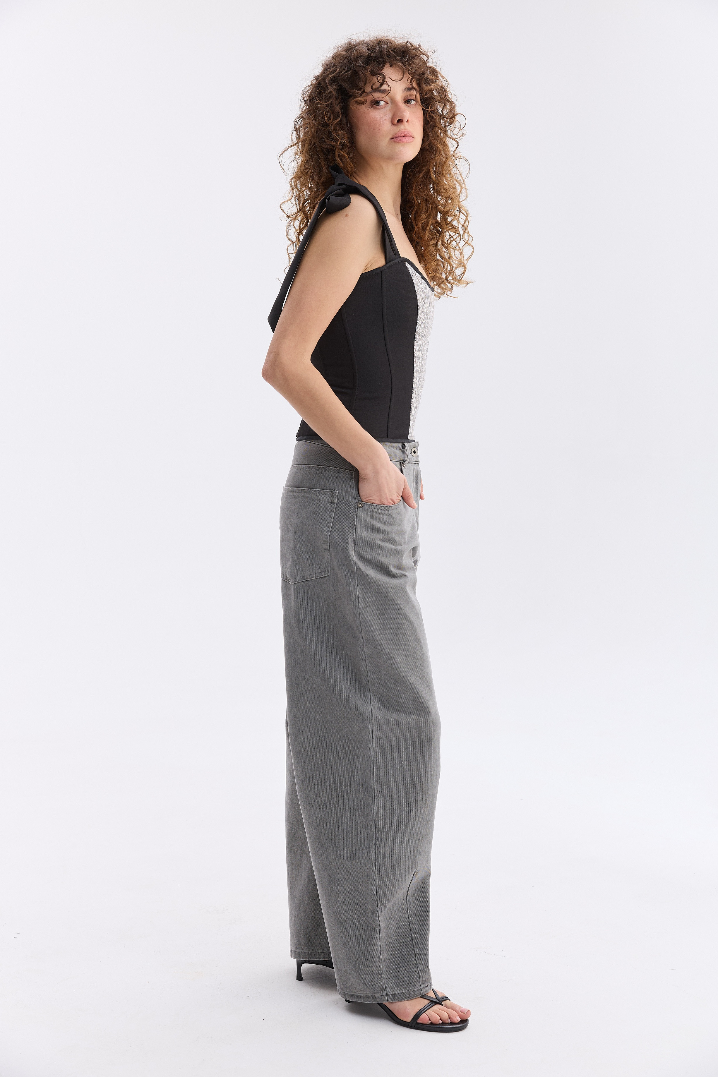 Орнаментований жіночий топ зі шнурівкою