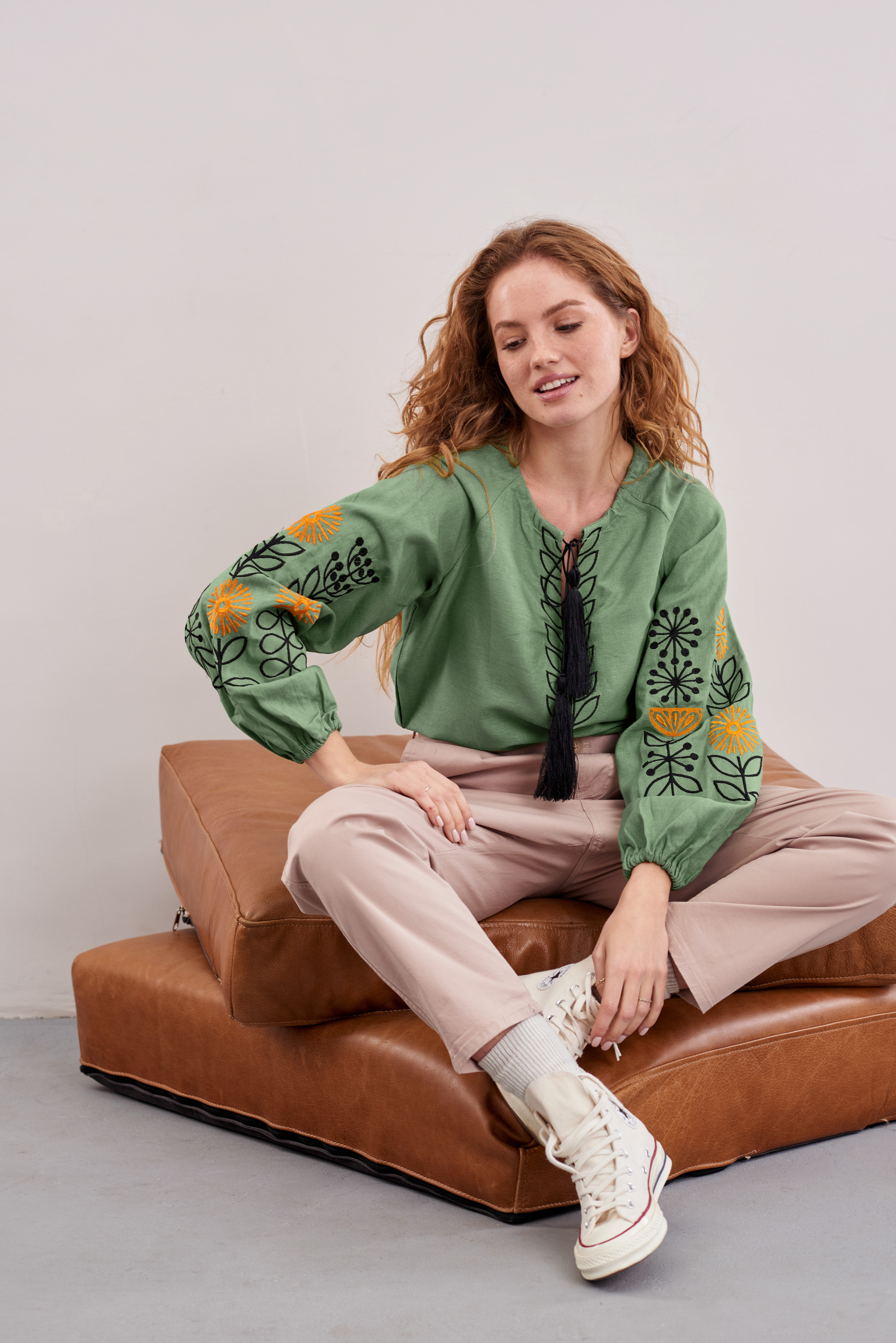 Жіноча вишиванка Соняшники