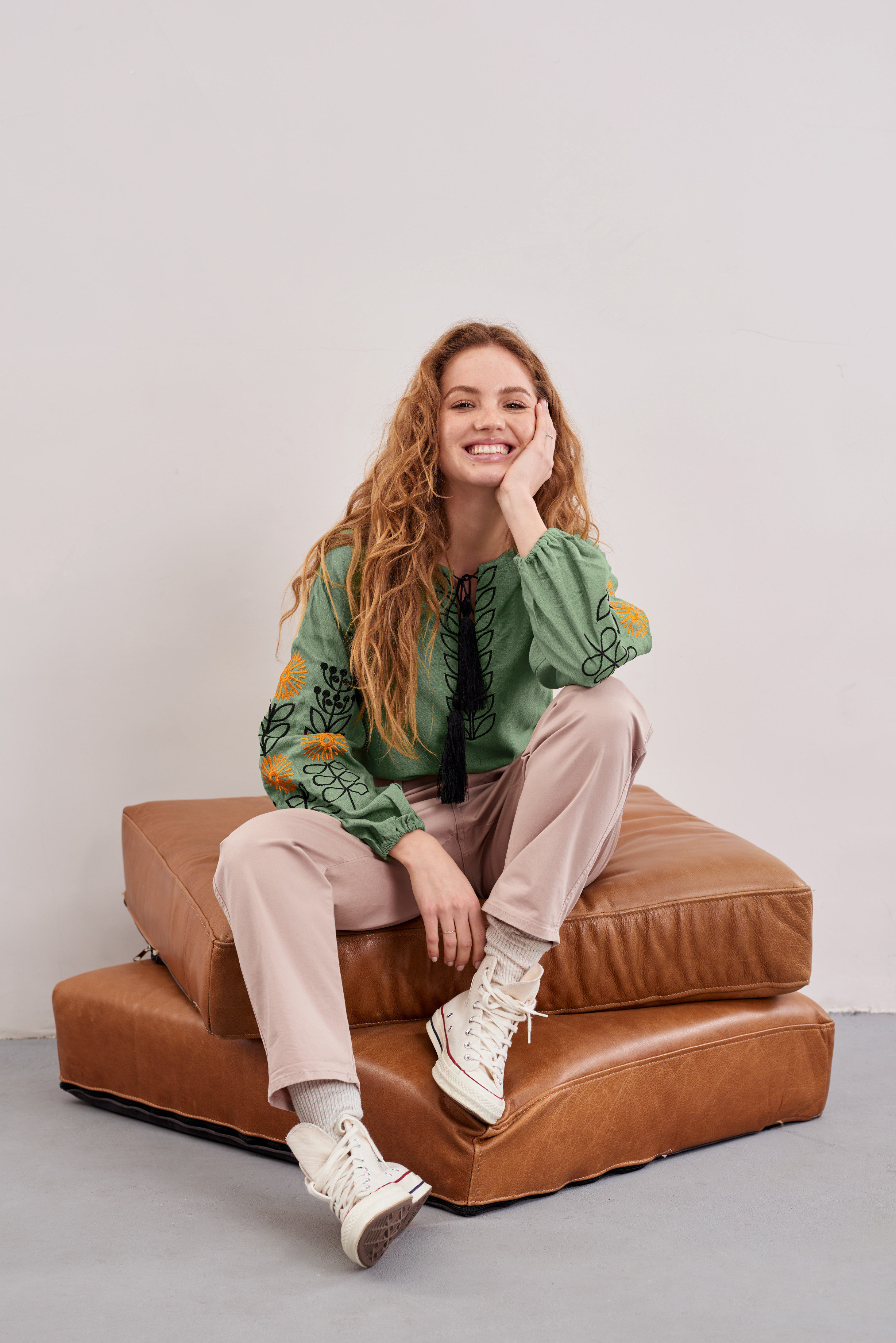 Жіноча вишиванка Соняшники